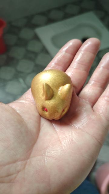 石膏金色小兔子