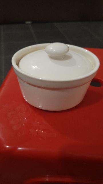 一个炖盅拳头大小